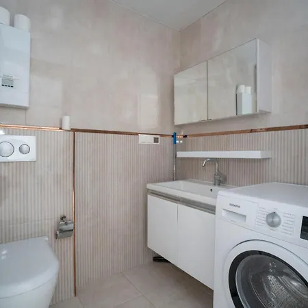 Lory Queen Apartment